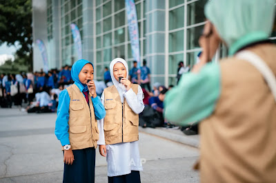 Kru TVPSS sedang membuat liputan di MMU, Cyberjaya